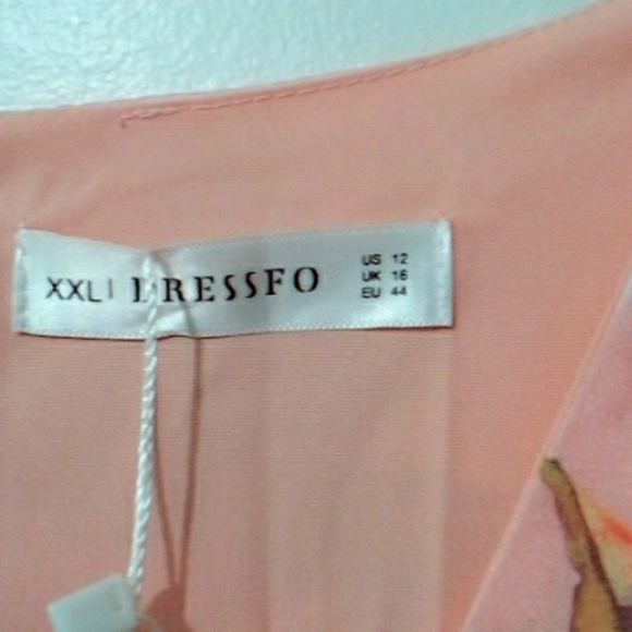 Pink floral shear overlay flutter sleeve fit flare dress - Picture 4 of 6